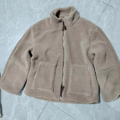 Manteau en laine d'agneau à col roulé pour femme