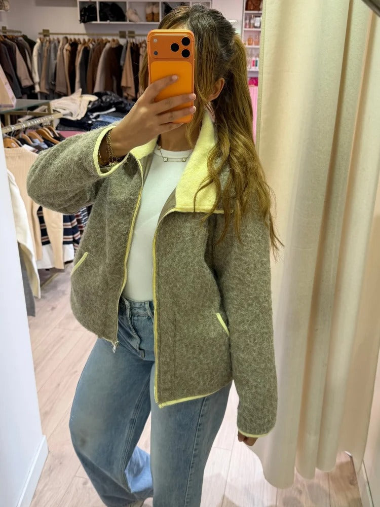Veste Polaire Beige à Liseré Jaune